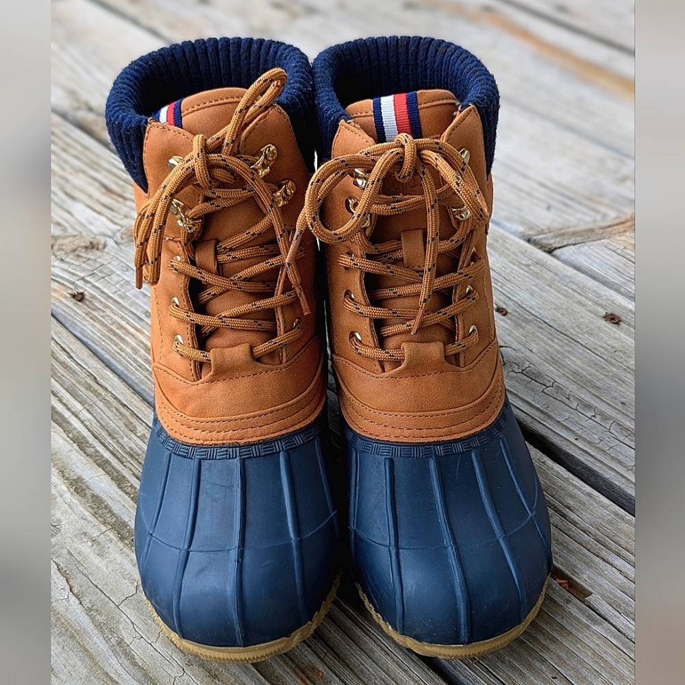 TOMMY HILFIGER Winter Lined Lace-up Womens Duck Boots Navy & Tan color size 9M